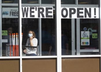 Retailers struggle with customer compliance on COVID-19 safety mandates