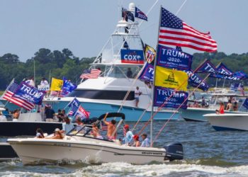 Pro-Trump boat parade packs Charleston Harbor, thrills supporters | Palmetto Politics