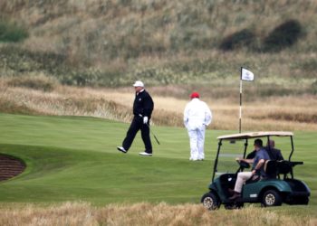 Trump leaves the White House to go golfing at Trump National