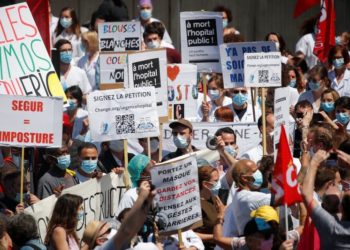 We Want Money Not Medals, Say Protesting French Health Workers | World News