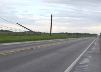 Winds cause damage to power lines east of Newton