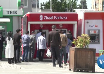 Fleeing War, Fighting for Survival: Turkey’s Syrian Refugees Face New Struggles | Voice of America