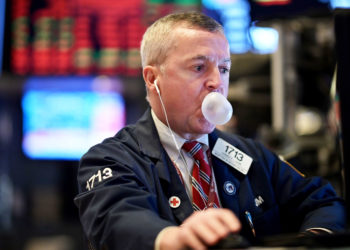 Cramer rails against money managers for scaring investors out of market