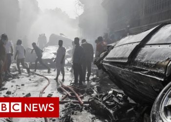 Pakistan International Airlines passenger plane crashes in Karachi – BBC News