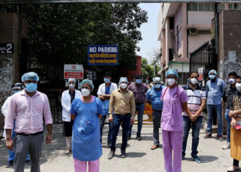 Can’t have “dissatisfied soldiers” in COVID-19 war, says SC on non-payment of salaries to doctors; Pay salary arrears, HC to Delhi govt