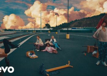 Austra – Future Politics (Official Video)