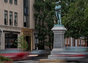 Virginia Confederate Statue Removed Ahead of Schedule Amid Protests | Politics