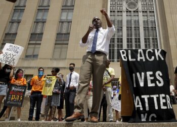 Kansas City mayor called racist slur after requiring masks