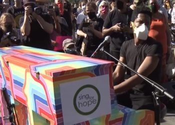 ‘Late Show’ Musical Director Jon Batiste Uses Music To Unite Crowds On 16th Day Of Protests In NYC – CBS New York