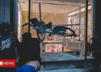 Chicago sees deadliest day in decades amid protests and curfew