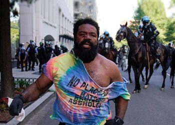 Police fire tear gas at peaceful DC protesters as Trump speaks | USA News