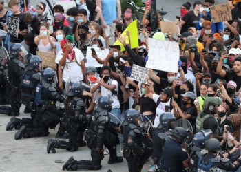 California, protests, use of force, militia, COVID-19: Fri news