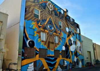 Tehama Creatives sprays mural for Masonic Lodge – Red Bluff Daily News