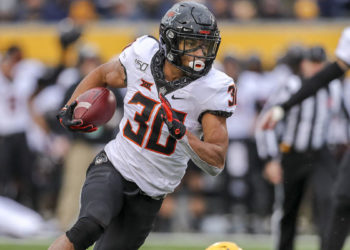 Teammates support Chuba Hubbard boycott of Oklahoma State after image of Mike Gundy with OAN shirt surfaces