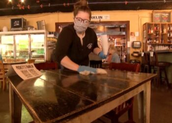 Roanoke health official talks COVID-19 outbreaks at local restaurants