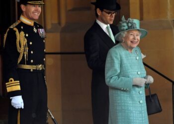 UK’s Queen Elizabeth Thanks Business for Coronavirus Generosity | World News