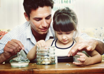 6 tips to teach your kids lifelong money lessons during the pandemic