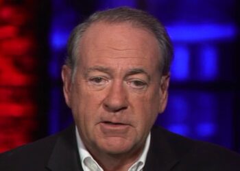 Huckabee slams Oregon Gov. Kate Brown’s ‘political theater’ accusation over feds in Portland: ‘Plain lunacy!’