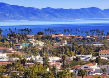 California, Newsom, Vernon, public pay, boxed wine, beaches: Thur news