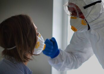 Los Angeles may reclose; Bahamas bans U.S. travel