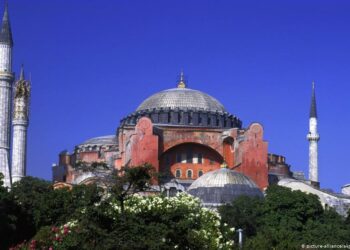 Turkey′s Hagia Sophia becomes a political battleground | Europe| News and current affairs from around the continent | DW