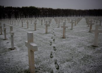 US COVID-19 deaths surpass combat fatalities in many wars