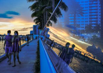 COVID-19, Russia, Florida, Supreme Court, USC, NASA: Thursday’s news.