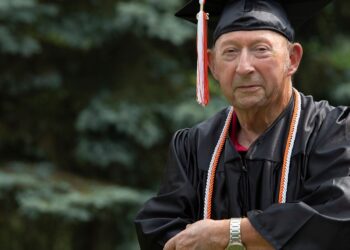 87-year-old Korean War veteran graduates high school