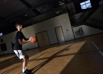 Lancaster Mennonite basketball player Camden Hurst back to full health 6 months after virus left him unable to walk | Sports