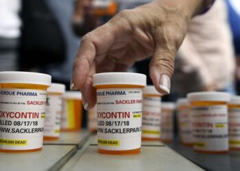 Lawyers seek to halt political contributions from Purdue Pharma | Stonington