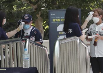 Baseball fans in South Korea back in stands amid COVID-19 | Sports