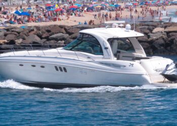 COVID cases in US surpass 52,000; Jersey Shore open; Texas face masks