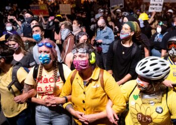 ‘Wall of moms’ formed to protect demonstrators