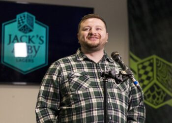 Craft brewers, wholesalers strike distribution deal – News – Milford Daily News