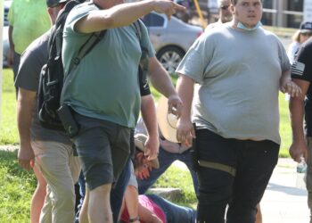 Scuffle mars protest seeking removal of Civil War memorial from Walton County Courthouse grounds – News – Northwest Florida Daily News