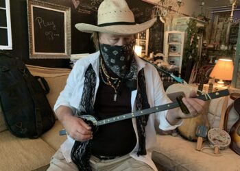 House-bound, Dan Stevens Makes Music Online, Diddley Bows and Cigar Box Guitars