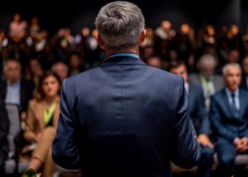 Collective Decision-making Can Neutralize Politics of Fear