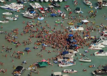 Why Michigan public health departments publicize some coronavirus exposure sites but not others