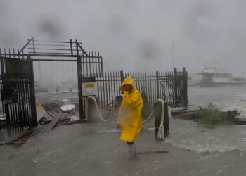 Hurricane Hanna lashes Texas as US state faces coronavirus crisis | USA News