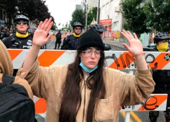 Mayor orders police to dismantle protest area