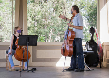 Professor Offers Individual Lessons in Park