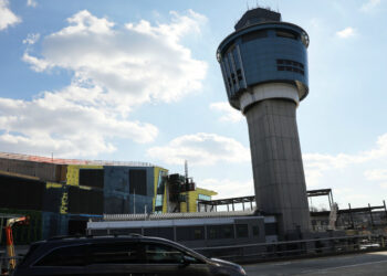 Passengers Arriving At NYC Airports Must Fill Out Health Form Or Face Up To $2,000 Fine – CBS New York