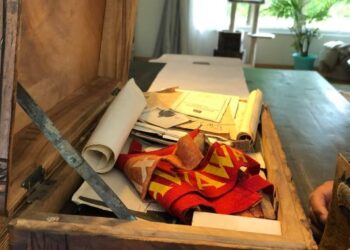 B.C. couple finds war medals, photos in hidden ‘Jumanji treasure chest’