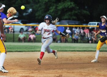 Ranked 5A Indians beat Cardinals in Little Hawkeye doubleheader