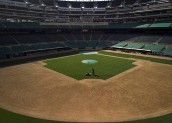 Column: Positive tests dim hopes about the return to sports