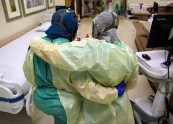 Doctors and nurses wage war in Edinburg COVID-19 unit