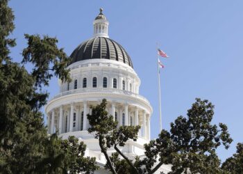 Politics, snafus stall jobless benefits