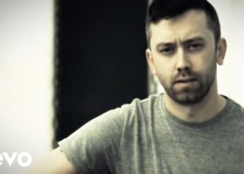 Rise Against – Hero Of War (Official Video)