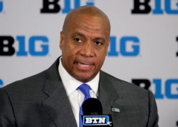 Athol Daily News – Big Ten, Pac-12 pull plug on fall college football amid pandemic