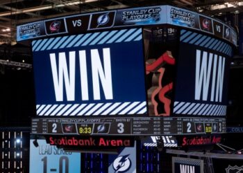 Athol Daily News – After waiting hours for ice, Bruins, Hurricanes postponed